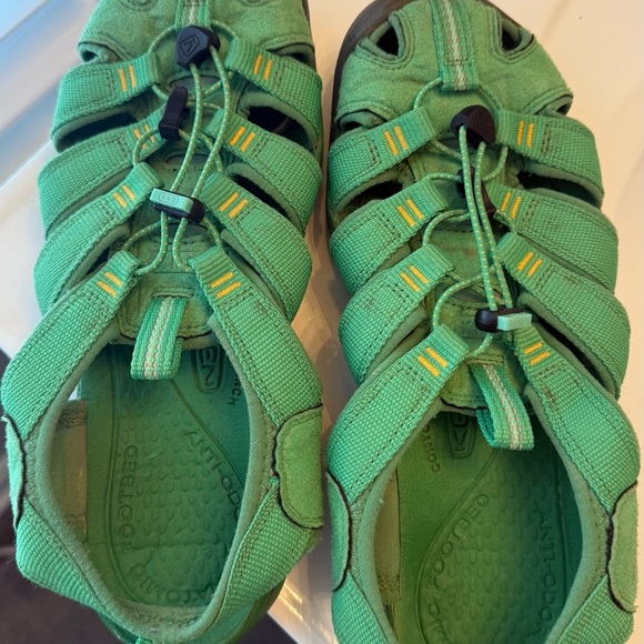 Keen Women's Vibrant Green Outdoor Sandals - Picture 7 of 8